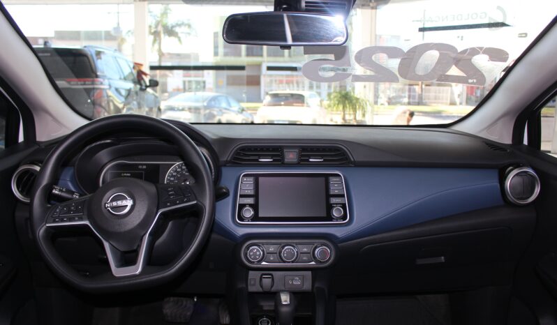  Nissan Versa Advance – 2025  cheio