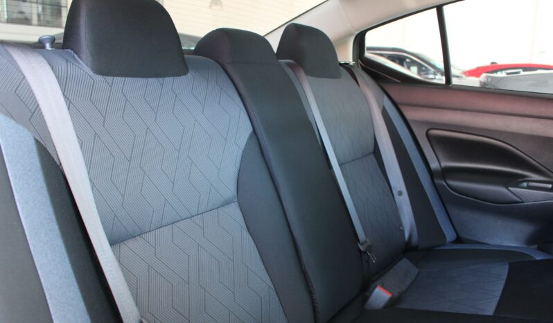  Nissan Versa Advance – 2025  cheio