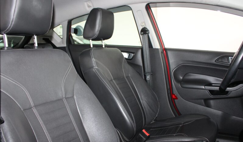  Ford New Fiesta Titanium – 2016  cheio